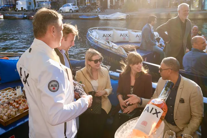 AIX Rosé rondvaart op de Amsterdamse grachten