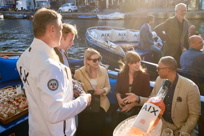 AIX Rosé rondvaart op de Amsterdamse grachten